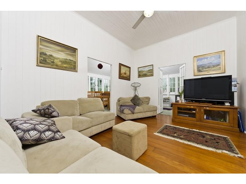 16 Miles Street, Manoora QLD 4870
