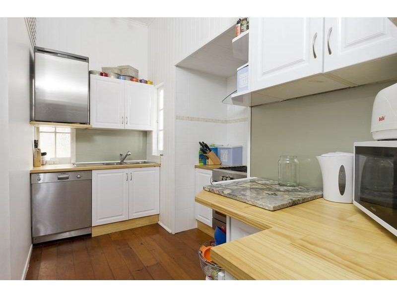 16 Miles Street, Manoora QLD 4870