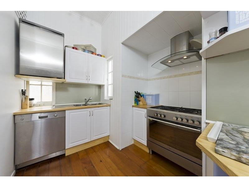 16 Miles Street, Manoora QLD 4870
