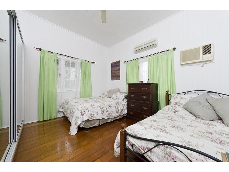 16 Miles Street, Manoora QLD 4870