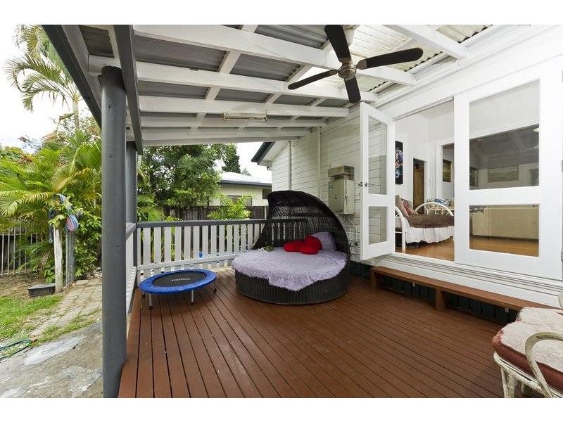 16 Miles Street, Manoora QLD 4870