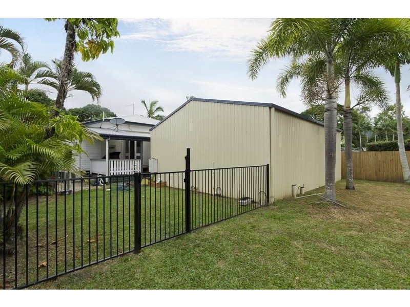 16 Miles Street, Manoora QLD 4870