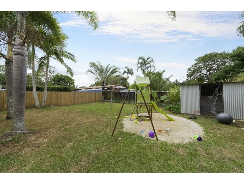 16 Miles Street, Manoora QLD 4870