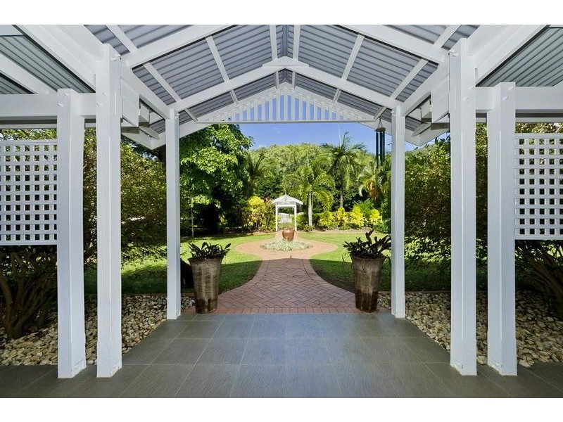 1 Petricola St, Clifton Beach QLD 4879