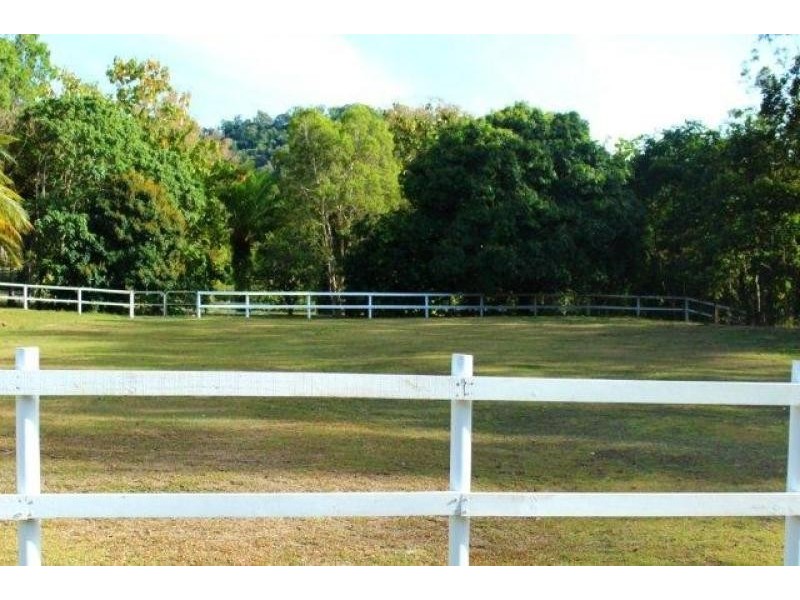 1 Petricola St, Clifton Beach QLD 4879