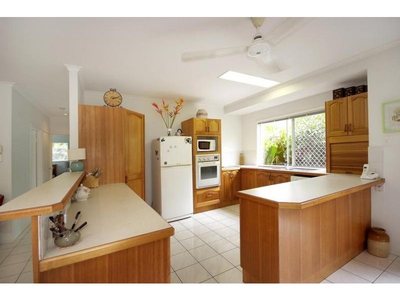 5 Ariel Court, Mooroobool QLD 4870