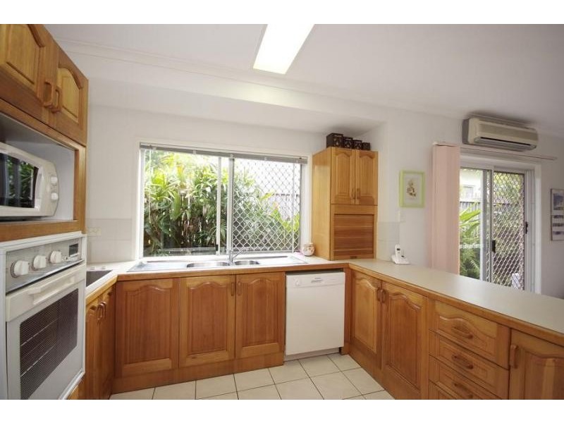 5 Ariel Court, Mooroobool QLD 4870