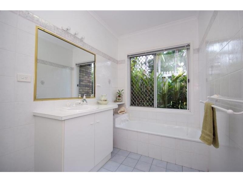 5 Ariel Court, Mooroobool QLD 4870