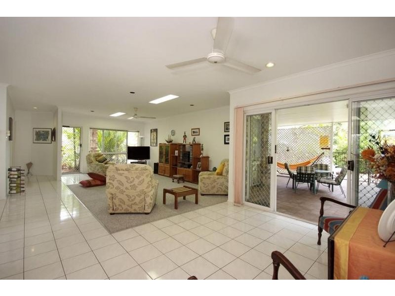 5 Ariel Court, Mooroobool QLD 4870