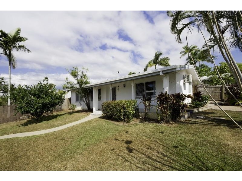 26 Nephrite Street, Woree QLD 4868