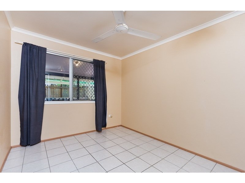 9 Ronto Close, Manoora QLD 4870