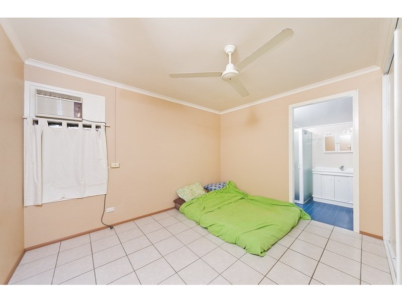 9 Ronto Close, Manoora QLD 4870