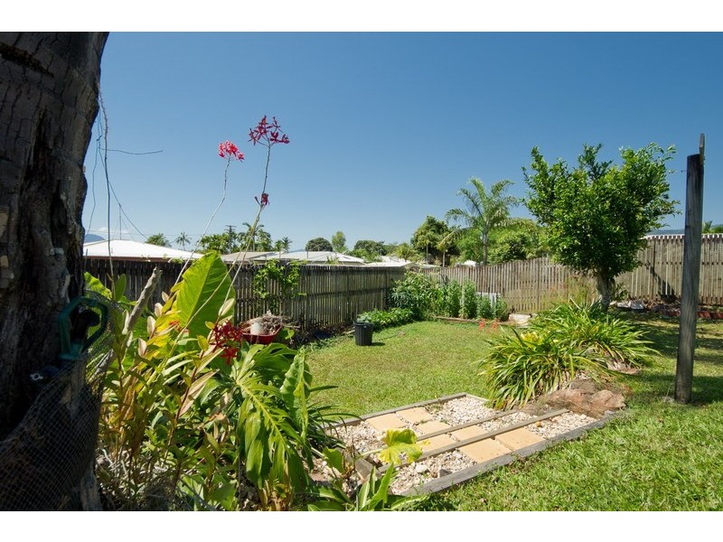 9 Ronto Close, Manoora QLD 4870