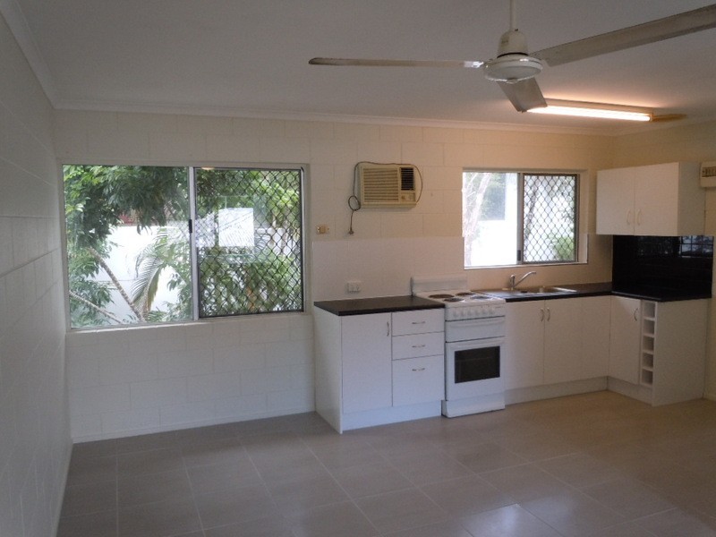 8/98 Pease Street, Manoora QLD 4870