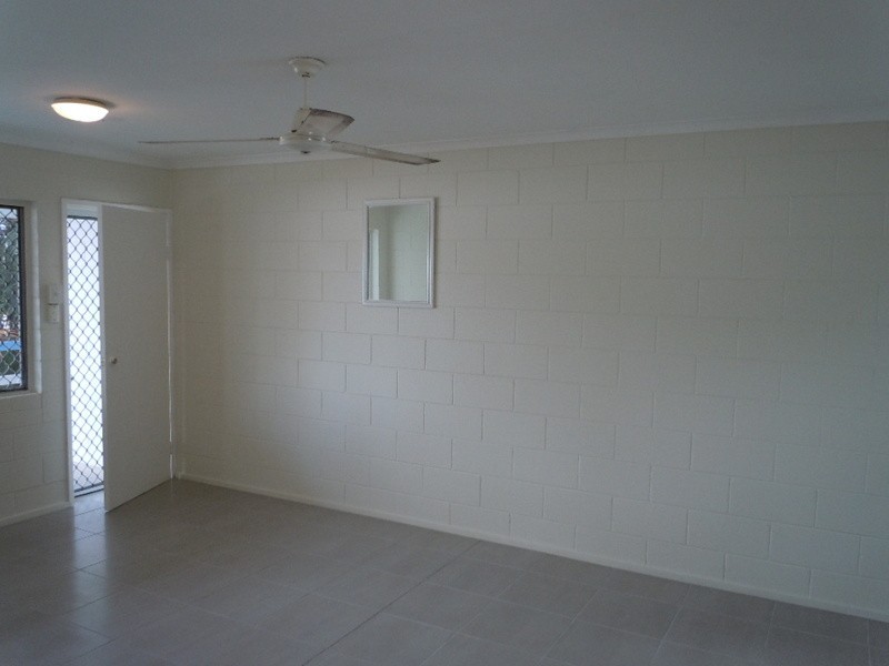 8/98 Pease Street, Manoora QLD 4870