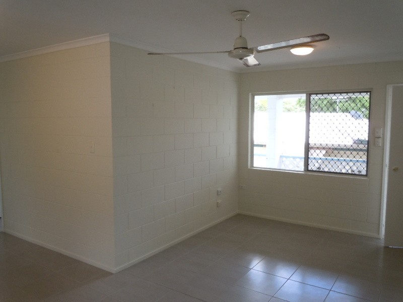 8/98 Pease Street, Manoora QLD 4870