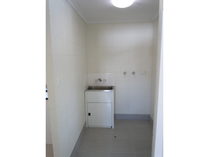 8/98 Pease Street, Manoora QLD 4870