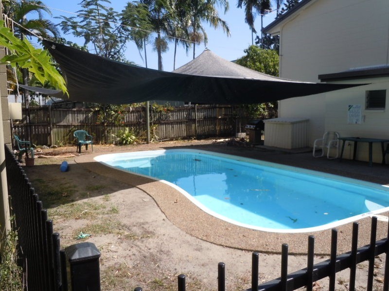 8/98 Pease Street, Manoora QLD 4870