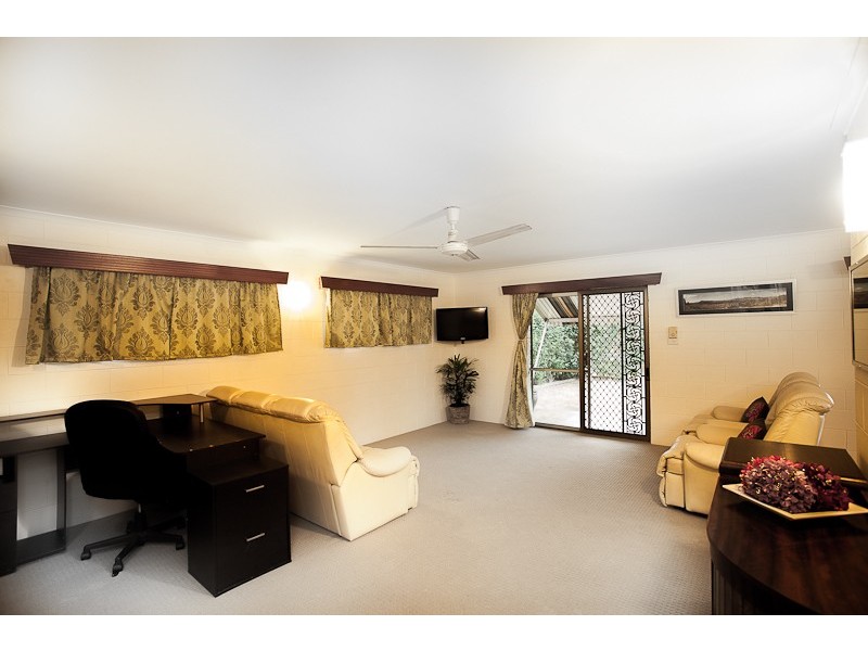 13 Carnation Drive, Mooroobool QLD 4870