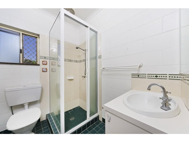 1/130 Robert Road, Bentley Park QLD 4869