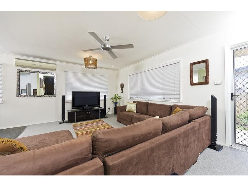 27 Kevin Street, Whitfield QLD 4870