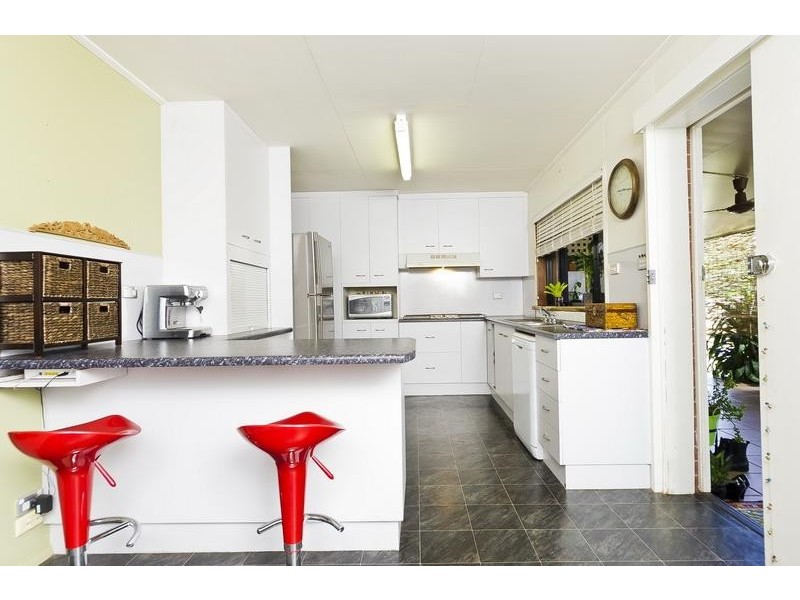 27 Kevin Street, Whitfield QLD 4870