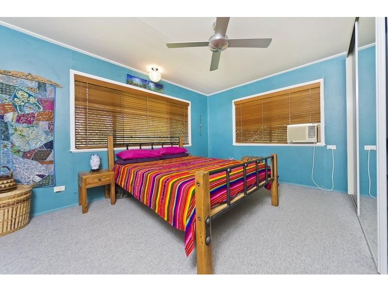 27 Kevin Street, Whitfield QLD 4870