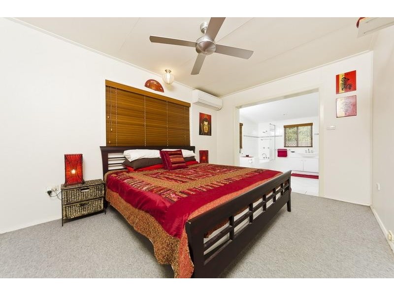 27 Kevin Street, Whitfield QLD 4870