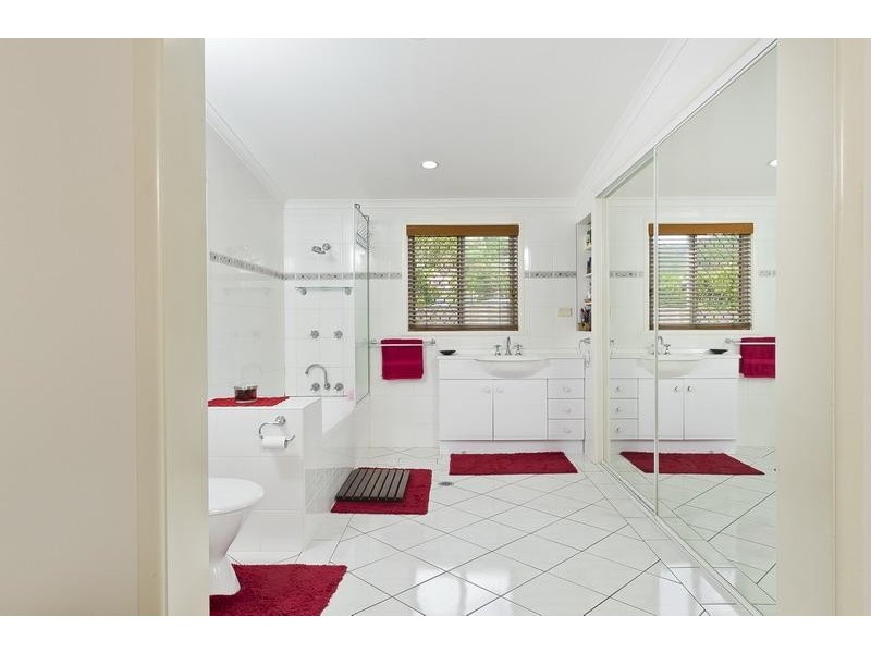 27 Kevin Street, Whitfield QLD 4870