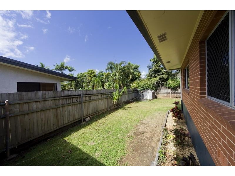 27 Kevin Street, Whitfield QLD 4870