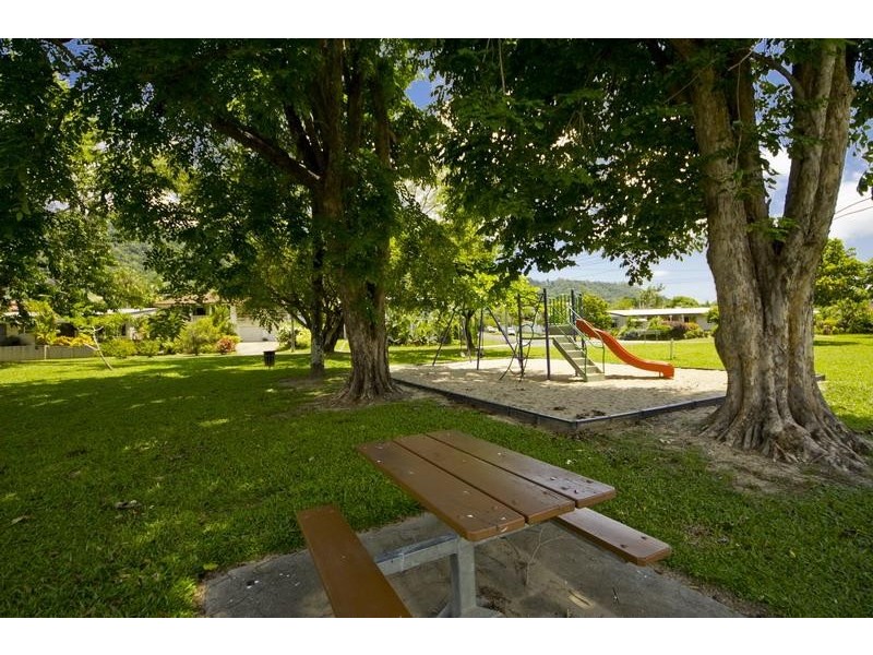 27 Kevin Street, Whitfield QLD 4870
