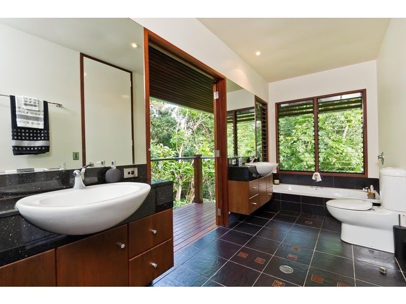 174-182 Stanton Rd, Smithfield QLD 4878