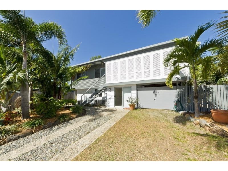 4 Mimosa Street, Holloways Beach QLD 4878