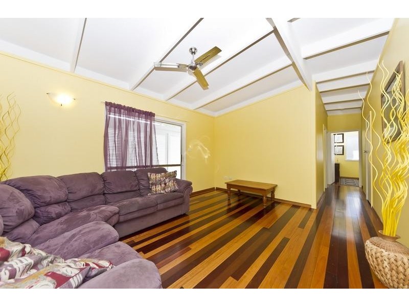 4 Mimosa Street, Holloways Beach QLD 4878