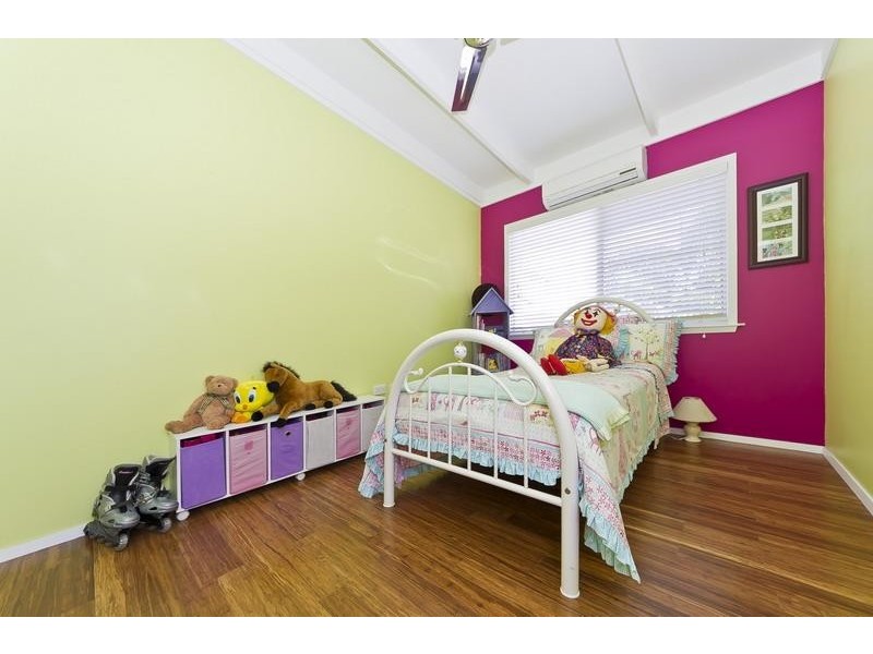 4 Mimosa Street, Holloways Beach QLD 4878