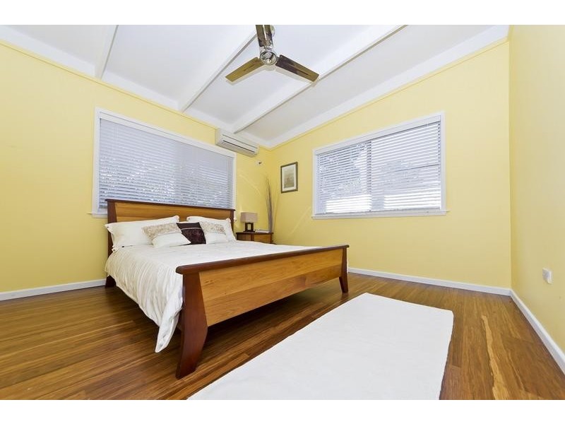 4 Mimosa Street, Holloways Beach QLD 4878