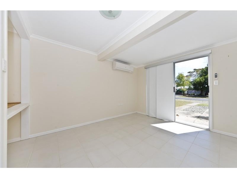 4 Mimosa Street, Holloways Beach QLD 4878
