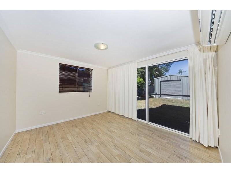 4 Mimosa Street, Holloways Beach QLD 4878