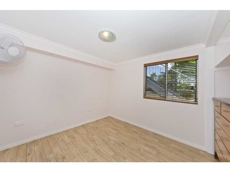 4 Mimosa Street, Holloways Beach QLD 4878