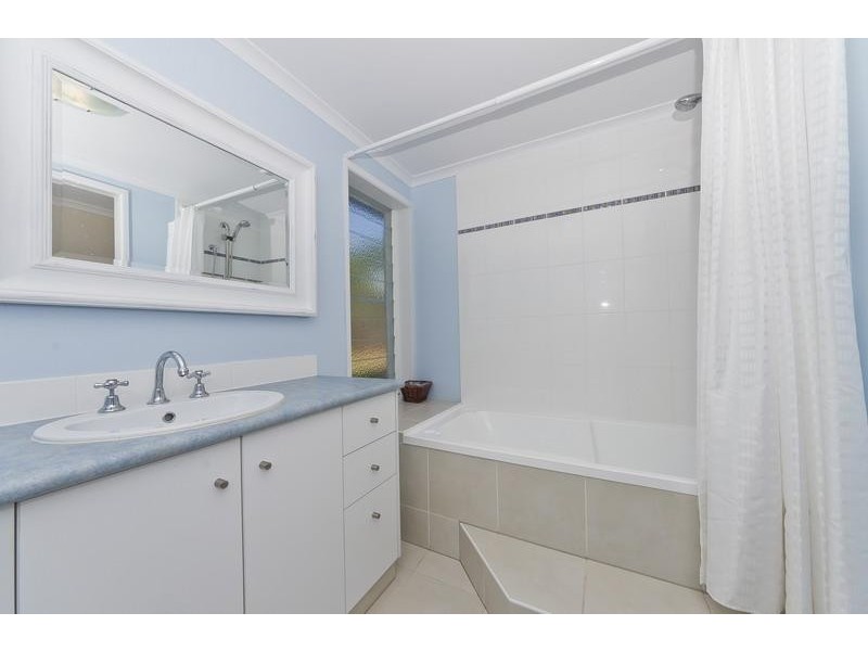 4 Mimosa Street, Holloways Beach QLD 4878