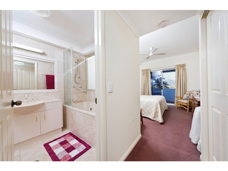 52/8-14 Munro Terrace, Mooroobool QLD 4870