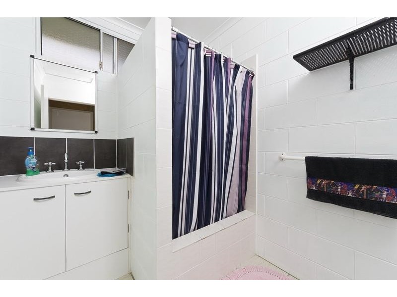 1/249 Pease Street, Edge Hill QLD 4870