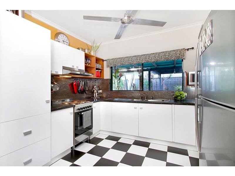 12 Jordan Close, Mooroobool QLD 4870
