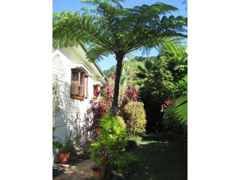 13 Diehm St, Aeroglen QLD 4870