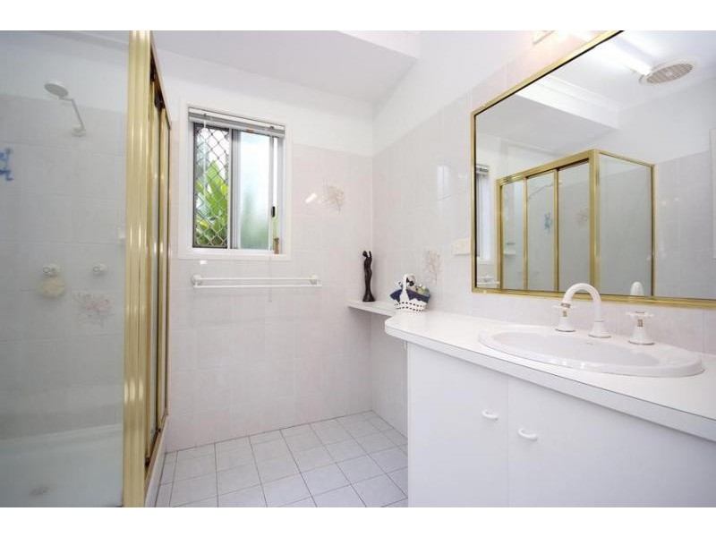 5 Ariel Court, Mooroobool QLD 4870