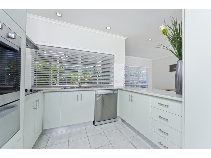 26 Strathmore Court, Mooroobool QLD 4870