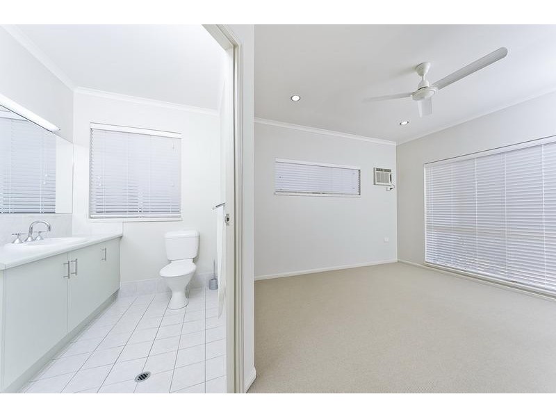26 Strathmore Court, Mooroobool QLD 4870