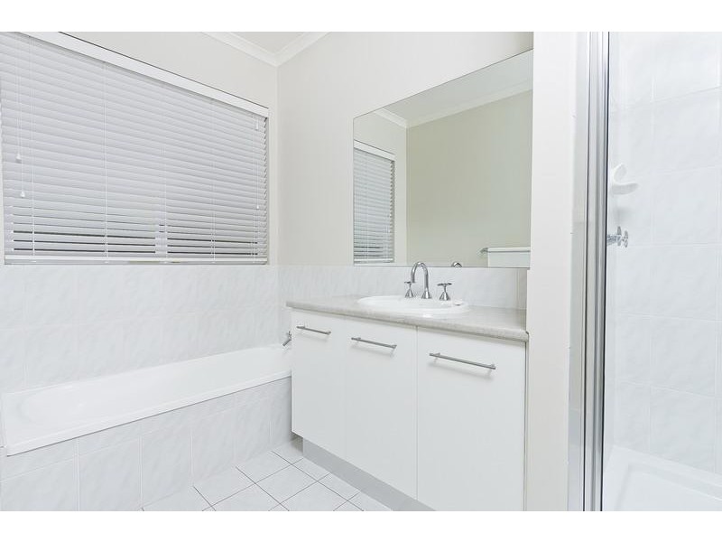 26 Strathmore Court, Mooroobool QLD 4870