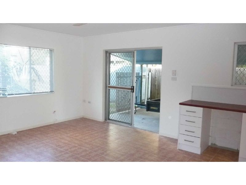 2/7 Blantyre Close, Manoora QLD 4870