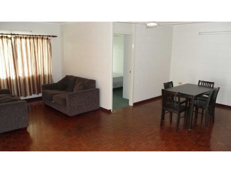 4/4 Upward Street, Cairns QLD 4870